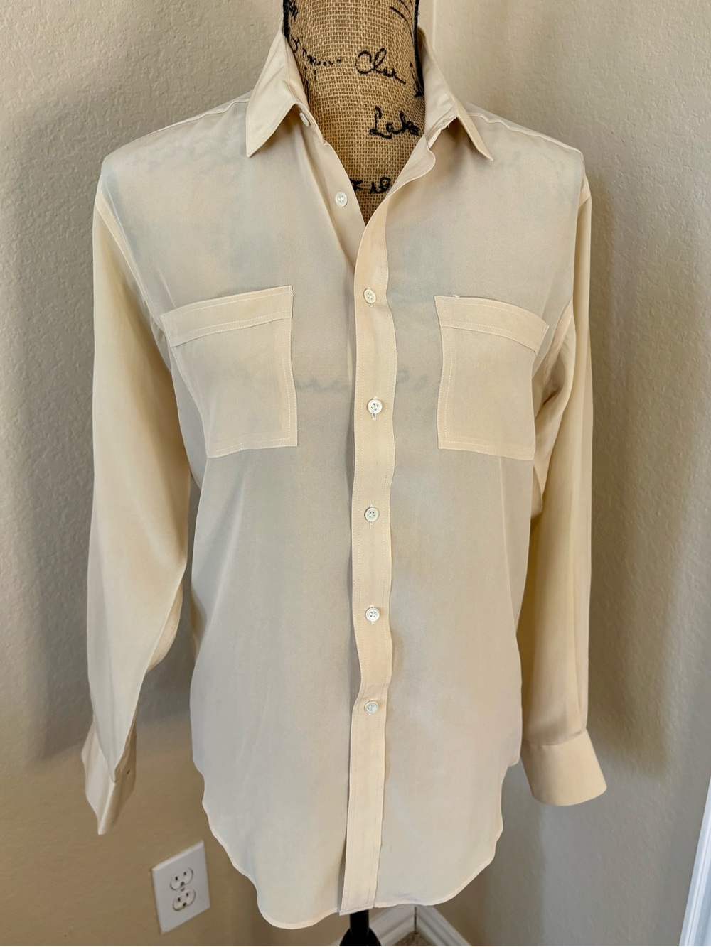 VINTAGE: SAKS FIFTH AVE : 100% Silk Button Down Blouse S